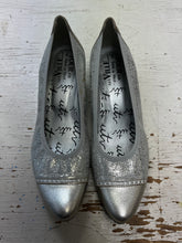 Charger l'image dans la galerie, Un Tour en Ville Metallic Heels (Size 38=7)