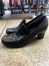 Cargar imagen en el visor de la galería, Franco Sarto Leather Heeled Loafer (Size 7.5)
