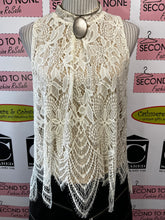 Cargar imagen en el visor de la galería, High Neck All Lace Sleeveless Top (Size L)