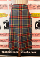 Load image into Gallery viewer, Vintage Pure Wool Tartan Kilt (Size M)
