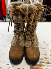Load image into Gallery viewer, Y2K Skechers Faux Fur Leather Boots (Size 6)
