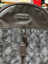 Cargar imagen en el visor de la galería, Authentic Coach Varick Backpack
