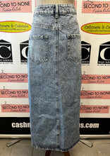 Cargar imagen en el visor de la galería, Long Denim Skirt (Size 16)