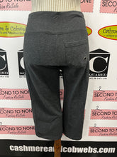 Load image into Gallery viewer, Roots Grey Lounge Capris (Size S)