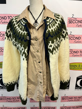 Cargar imagen en el visor de la galería, Ellen Tracy Short Sleeve Snap Front Top (Size 12)