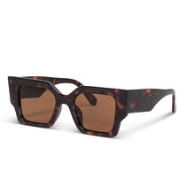 Cargar imagen en el visor de la galería, Square Angle Sunglasses - Eva (3 Colors)
