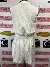 Cargar imagen en el visor de la galería, A New Day Linen Romper (Size M)