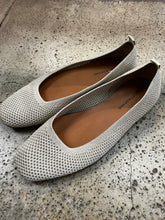 Load image into Gallery viewer, Lucky Brand Sparkly Flats (Size 8 1/2)