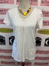 Charger l'image dans la galerie, Eddie Bauer White 100% Cotton T-Shirt (Size M)