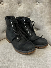 Load image into Gallery viewer, Timberland Fleece Lined Boots (Size 8)