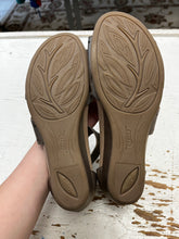 Load image into Gallery viewer, Earth Metallic Pisa Truro Sandals (Size 9)