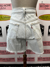 Load image into Gallery viewer, Levi's 501 Denim Shorts (Size 31W)