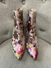Load image into Gallery viewer, Anne Michelle Floral Heeled Boots (Size 10)
