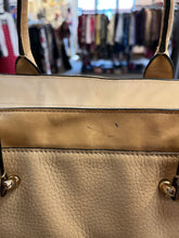 Cargar imagen en el visor de la galería, Coach Swagger Carry All Handbag