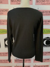 Load image into Gallery viewer, Attached Pearl Necklace Long Sleeve (Size M/L)