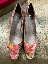 Load image into Gallery viewer, A2 by Aerosole Floral Heels (Size 10)(In Original Box)