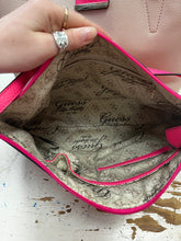 Cargar imagen en el visor de la galería, Guess Reversible 3-in-1 Tote Bag