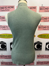Cargar imagen en el visor de la galería, Ribbed Sleeveless Mock Neck (Only 2 Left!)