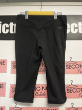 Load image into Gallery viewer, Nike Active Capris (Size M)
