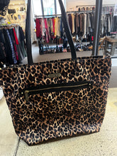 Cargar imagen en el visor de la galería, Victoria's Secret Leopard Tote Bag