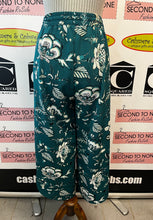 Load image into Gallery viewer, Cleo Printed Cropped Pants (Size S)