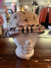 Charger l'image dans la galerie, Reversible Vintage Burberry London Children’s Hat