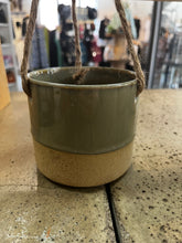 Cargar imagen en el visor de la galería, Hanging Flower Pots (2 Colours)