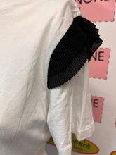 Cargar imagen en el visor de la galería, NWT Zara Ruffle Sleeve Tee (Size L)