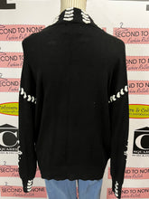 Cargar imagen en el visor de la galería, Leo & Ugo Snowflake Sleeve Sweater (Size 4)