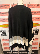 Cargar imagen en el visor de la galería, NWT Calvin Klein Light-Weight Wrap (One Size)