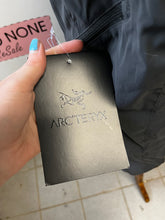 Load image into Gallery viewer, NWT Arc'teryx Axina Knicker Capris (Size S)
