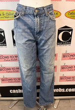 Cargar imagen en el visor de la galería, Men's Levi's 505 Straight Leg Jeans (Size 34Lx32W)