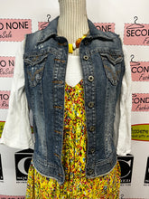 Cargar imagen en el visor de la galería, Guess Embroidered Eagle Back Denim Vest (Size L)