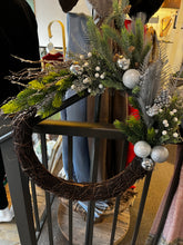 Load image into Gallery viewer, Holiday Vine Wreath