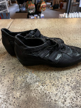 Load image into Gallery viewer, NWT Hans Leibniz Shoes (Size 6)