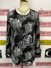 Cargar imagen en el visor de la galería, Abstract Houndstooth Top (Only 2 Left!)