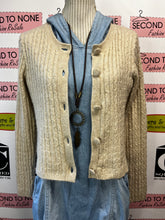 Load image into Gallery viewer, NWT Willow & Wind Cable Knit Cropped Cardigan (Size M)