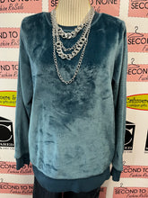 Cargar imagen en el visor de la galería, Gaiam Velour Sweater (Size L)