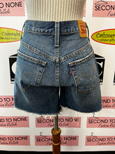 Load image into Gallery viewer, Levi's 501 Denim Shorts (Size 26W)