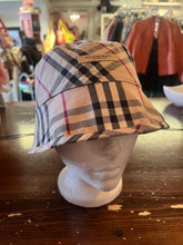 Charger l'image dans la galerie, Reversible Vintage Burberry London Children’s Hat