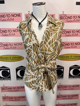 Cargar imagen en el visor de la galería, 100% Linen Sleeveless Tie-Front Top (Size XL)
