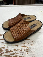 Load image into Gallery viewer, Passofino Leather Sandals (Size 7)