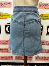 Load image into Gallery viewer, Button Up Denim Skirt (Size 4)