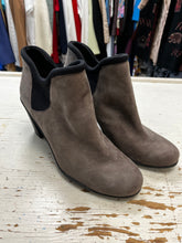 Load image into Gallery viewer, Clarks Artisan Adya Bella Ankle Boots (Size 8)