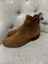 Cargar imagen en el visor de la galería, Steve Madden Suede Ankle Boots (Size 7.5)
