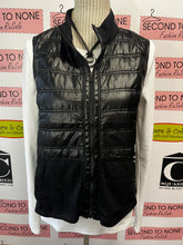 Cargar imagen en el visor de la galería, Quilted Zip-Front Vest (Only 1 Black Large Left!)