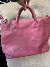 Cargar imagen en el visor de la galería, Matt & Nat Pink Vegan Leather Messenger Bag