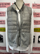 Cargar imagen en el visor de la galería, Quilted Zip-Front Vest (Only 1 Black Large Left!)