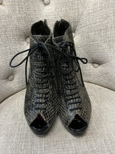 Load image into Gallery viewer, Leather Snakeskin ‘High Heel Power’ Heels (Size 8)