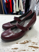 Cargar imagen en el visor de la galería, Naturalizer Elliana Mary Jane Heels (Size 9)